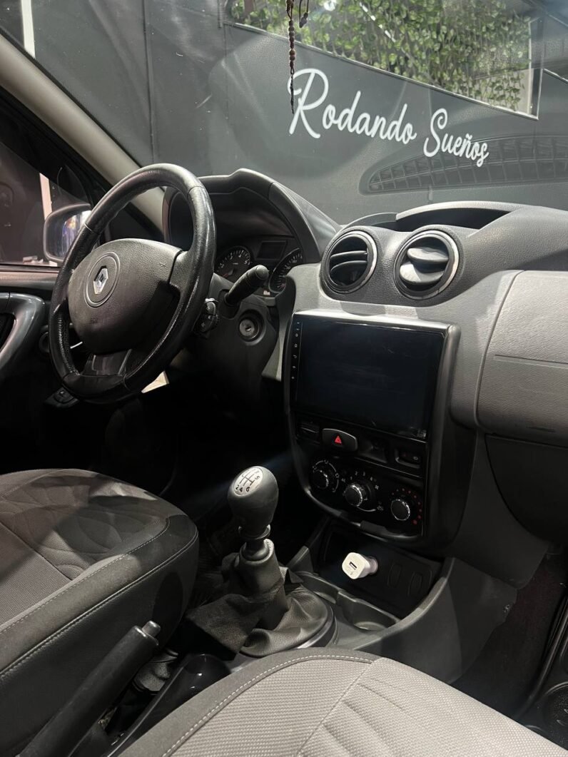 
								RENAULT DUSTER DYNAMIQUE 2.O MT 4X2 full									