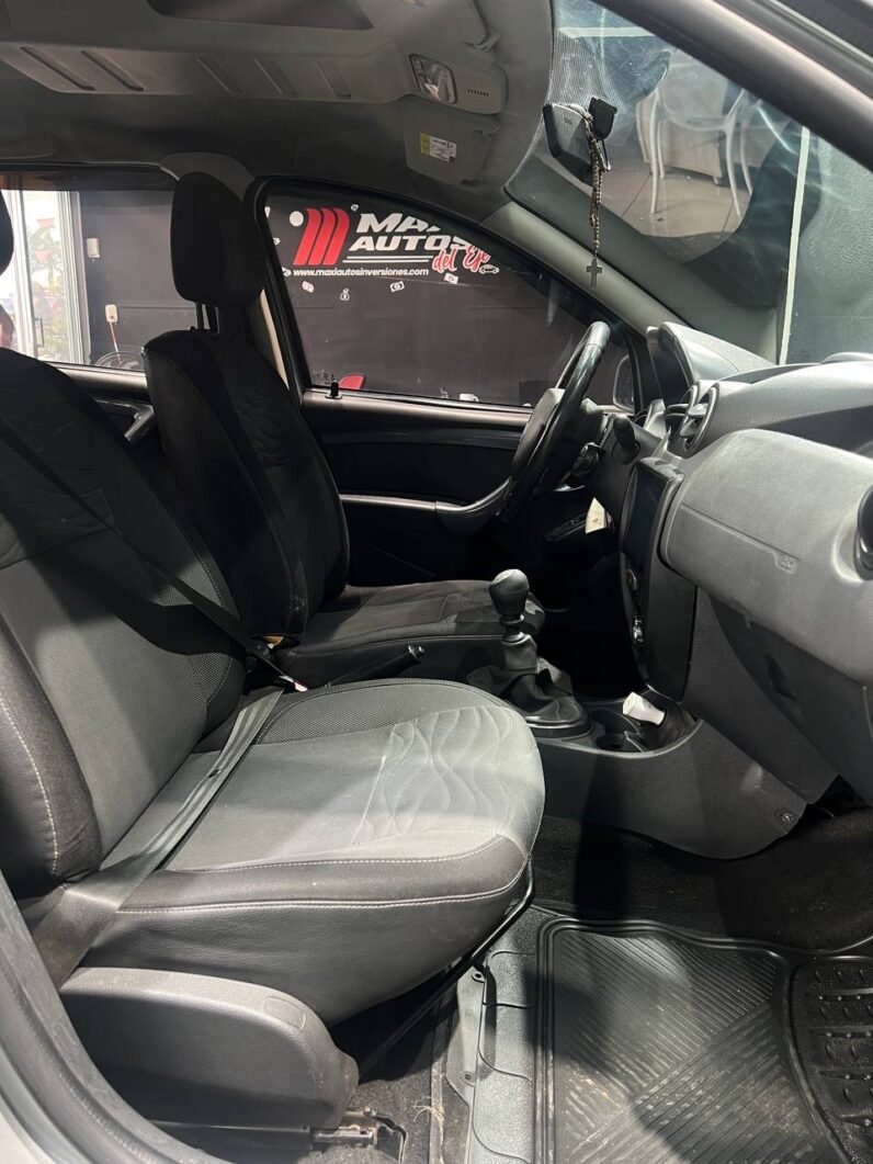 
								RENAULT DUSTER DYNAMIQUE 2.O MT 4X2 full									