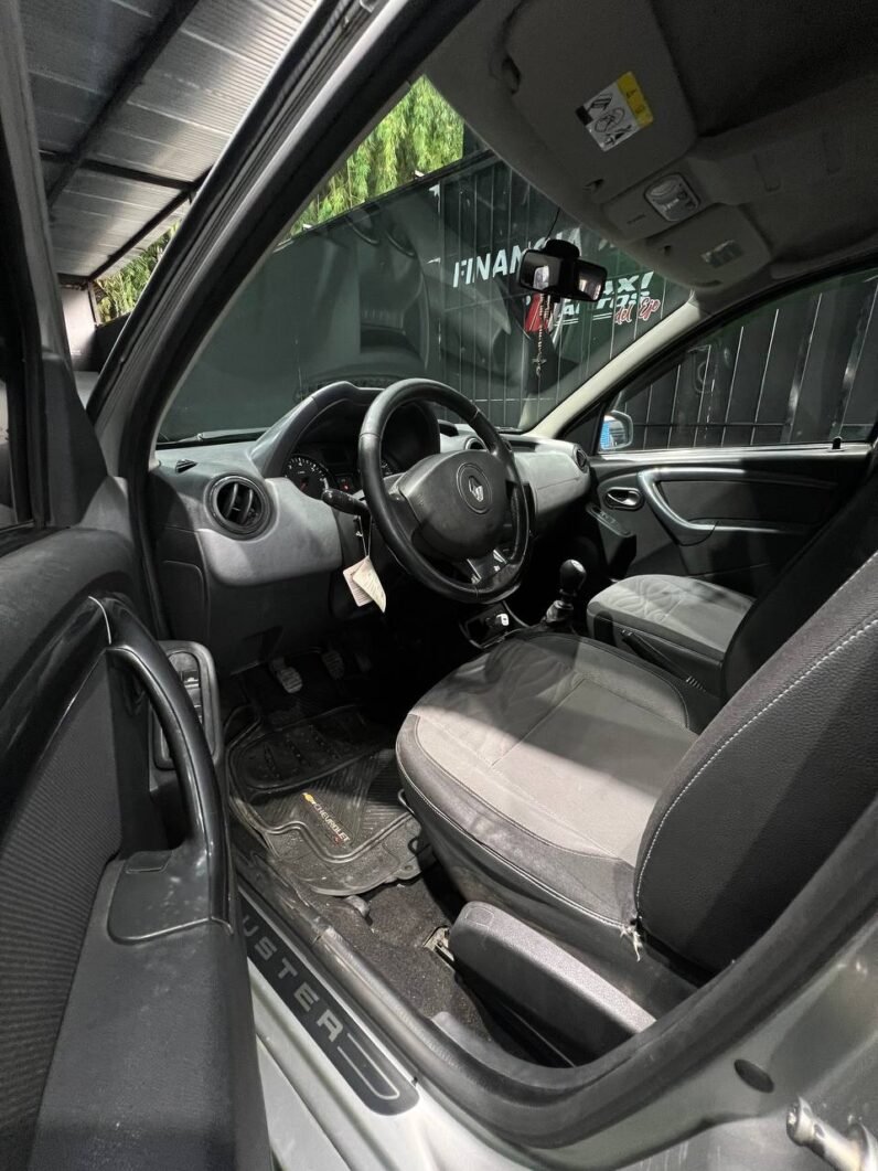 
								RENAULT DUSTER DYNAMIQUE 2.O MT 4X2 full									