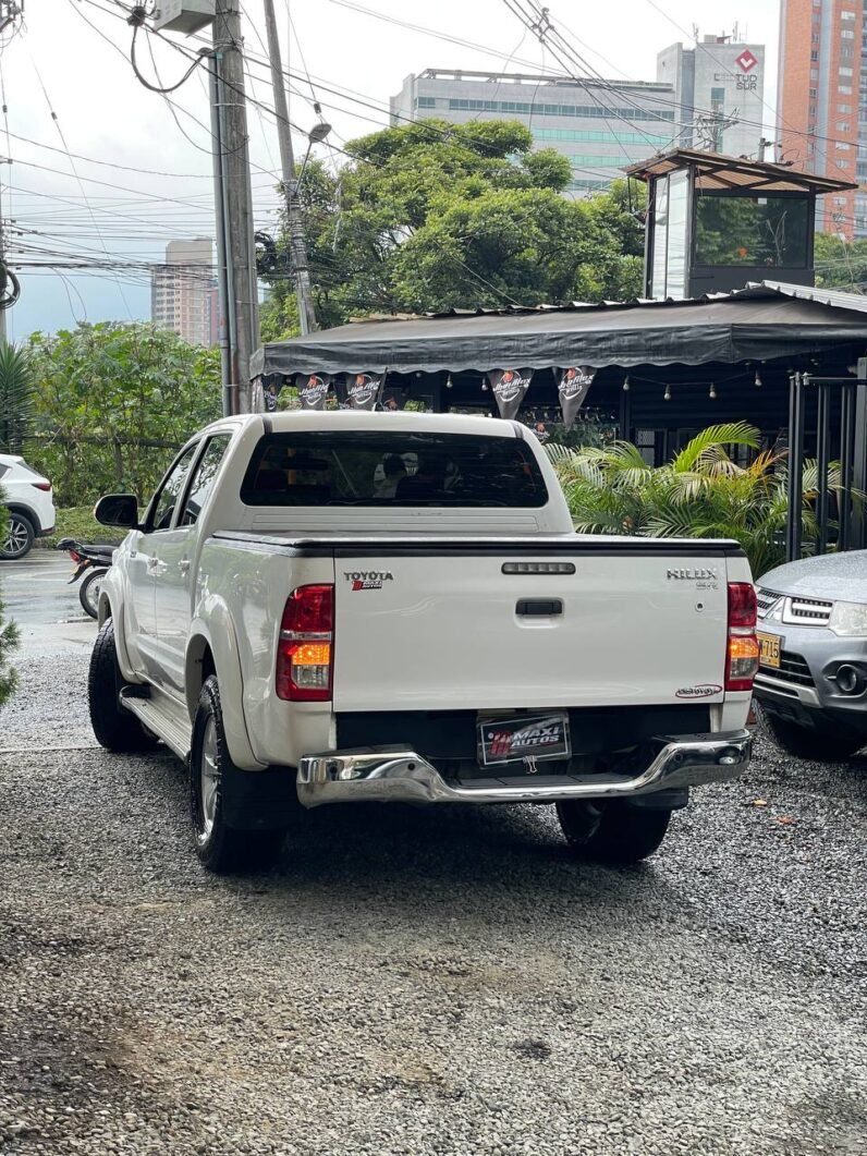 
								TOYOTA HILUX 2.7 MT 4×4 GASOLINA full									