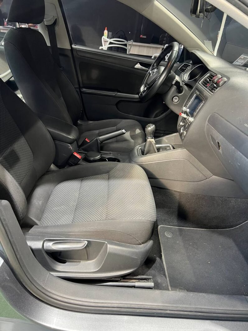 
								VOLKSWAGEN NEW JETTA COMFORTLINE AT 2.0 SD full									