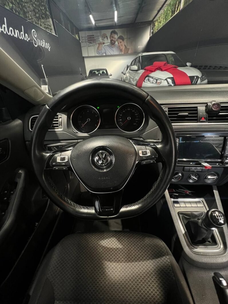 
								VOLKSWAGEN NEW JETTA COMFORTLINE AT 2.0 SD full									