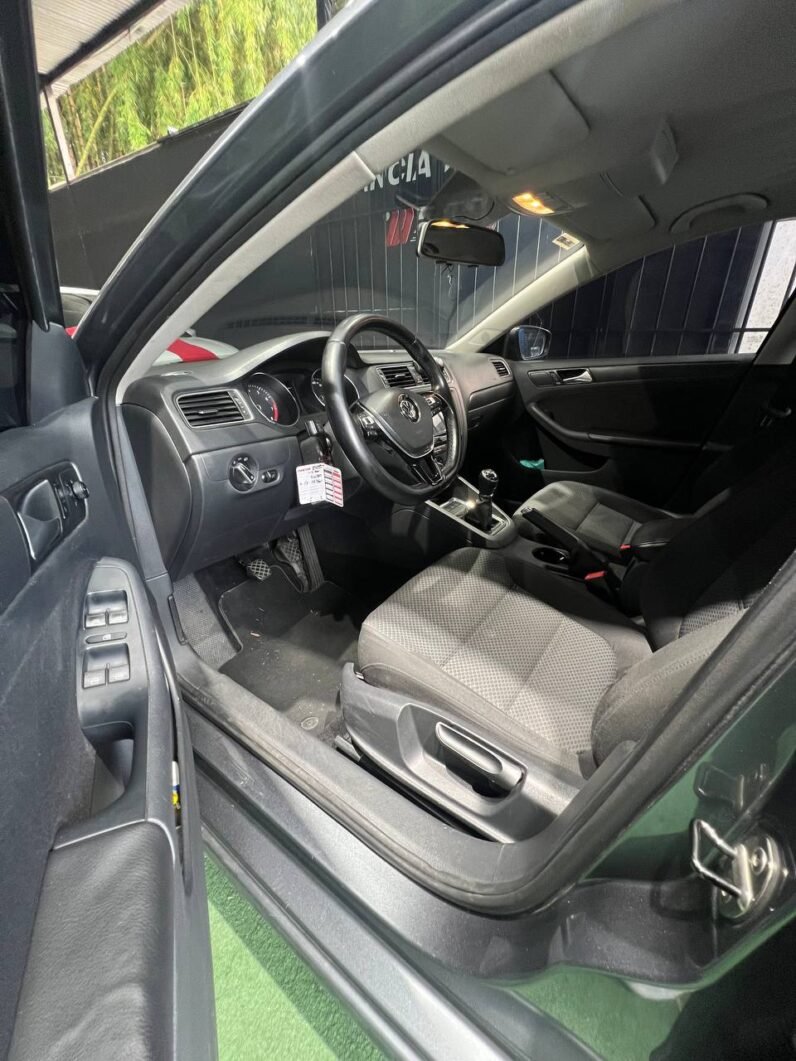 
								VOLKSWAGEN NEW JETTA COMFORTLINE AT 2.0 SD full									