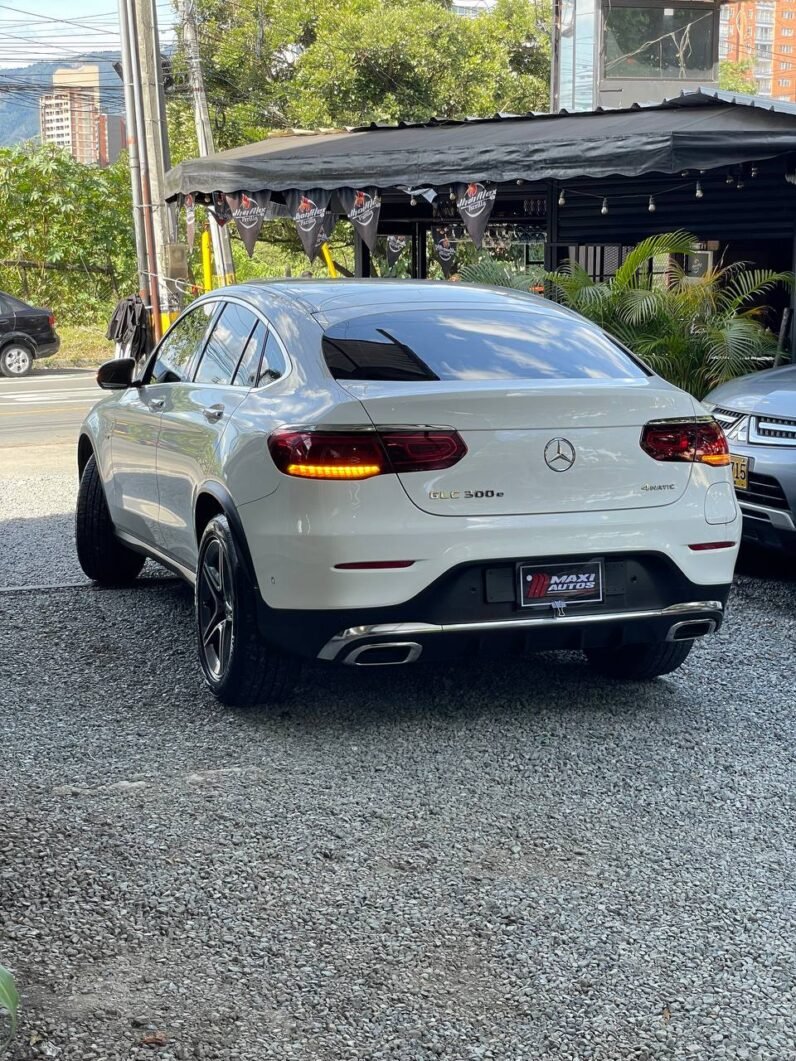 
								MERCEDES-BENZ GLC 300 HIBRIDA 2.0L AT full									