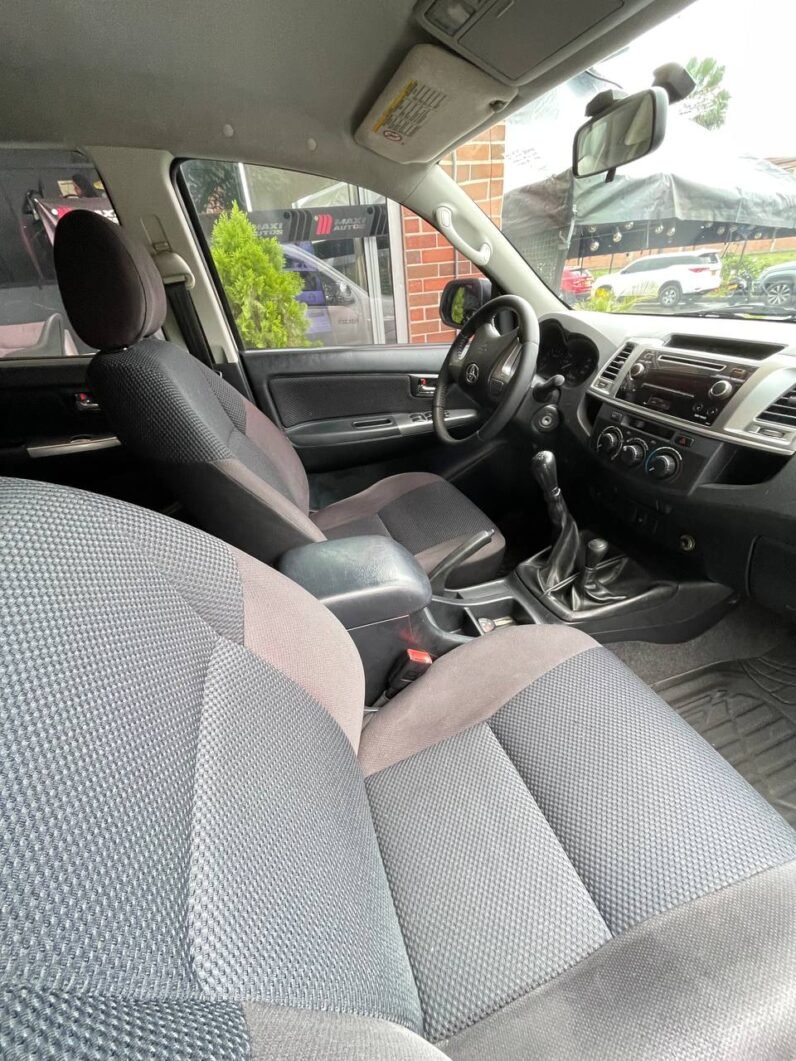 
								TOYOTA HILUX 2.7 MT 4×4 GASOLINA full									