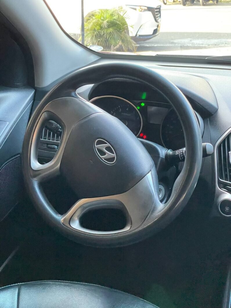 
								HYUNDAI TUCSON IX35 GL MT 2.0 4X4 GASOLINA full									