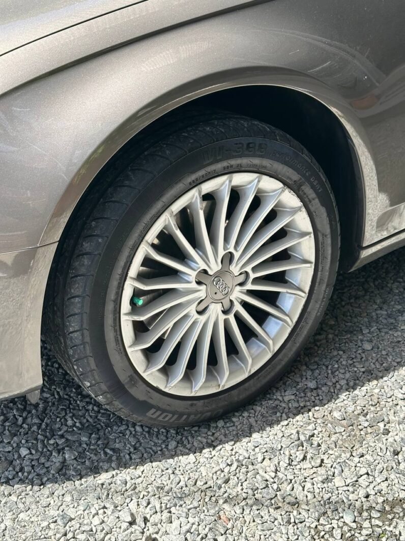 
								AUDI A4 1.8T AT full									