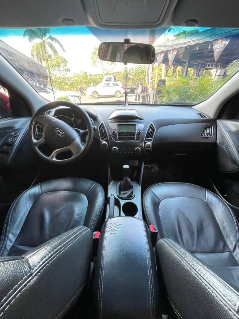 
								HYUNDAI TUCSON IX35 GL MT 2.0 4X4 GASOLINA full									