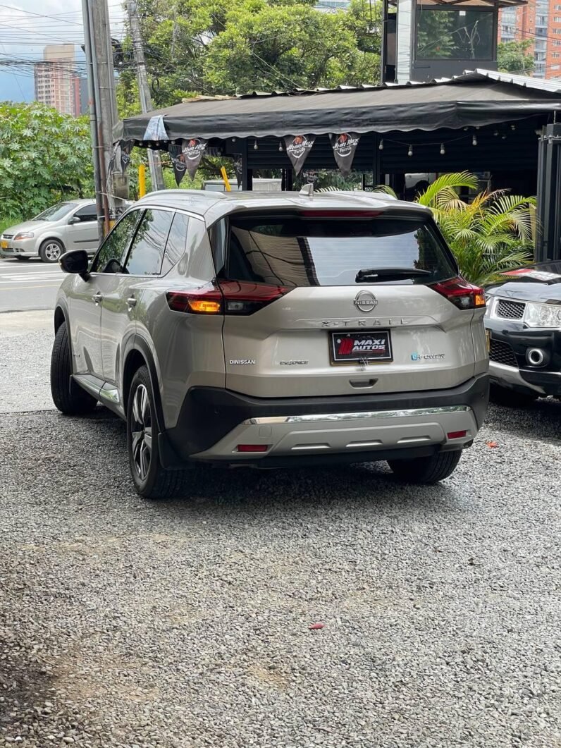 
								NISSAN X-TRAIL E-POWER EXCLUSIVE E-4ORCE full									