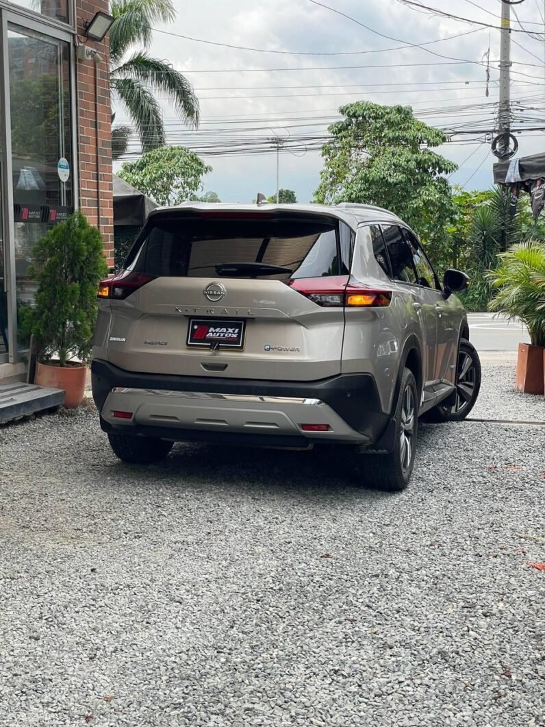 
								NISSAN X-TRAIL E-POWER EXCLUSIVE E-4ORCE full									