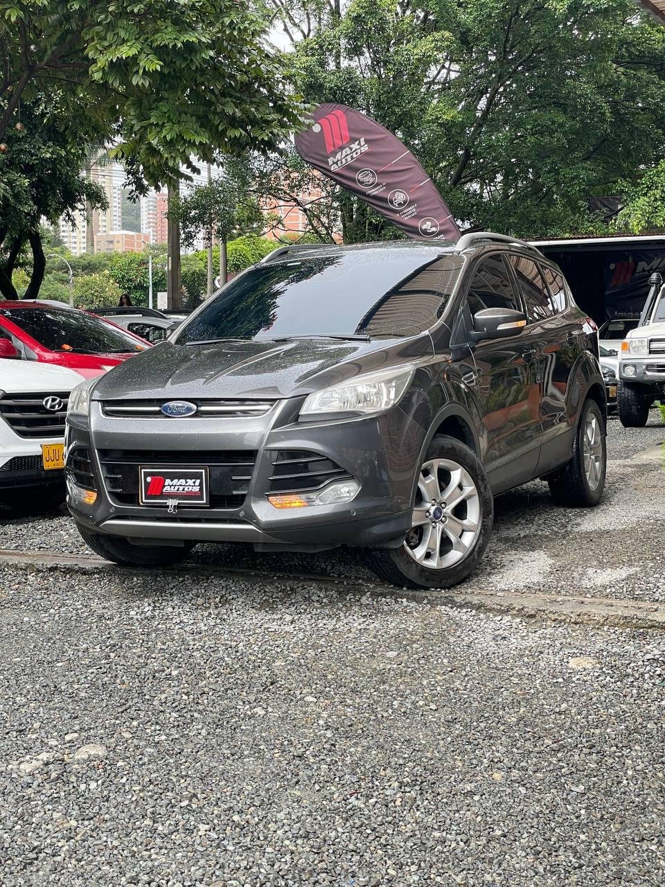FORD ESCAPE TITANIUM AT 4X4