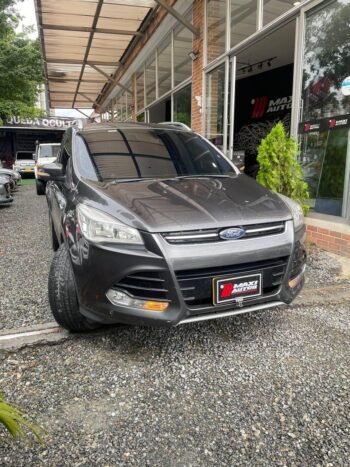 FORD ESCAPE TITANIUM AT 4X4