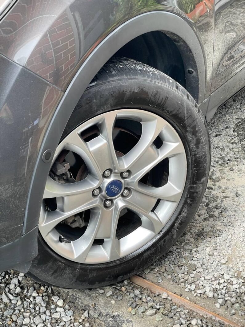 
								FORD ESCAPE TITANIUM AT 4X4 full									