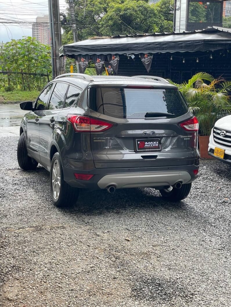 
								FORD ESCAPE TITANIUM AT 4X4 full									