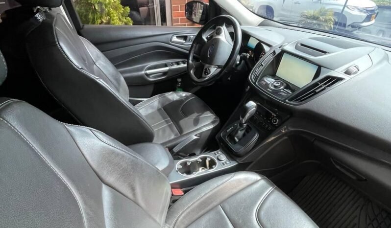 
								FORD ESCAPE TITANIUM AT 4X4 full									