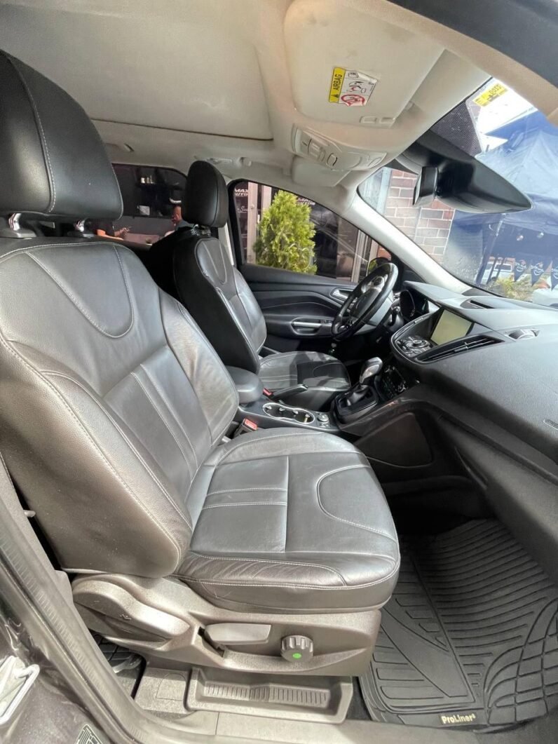 
								FORD ESCAPE TITANIUM AT 4X4 full									