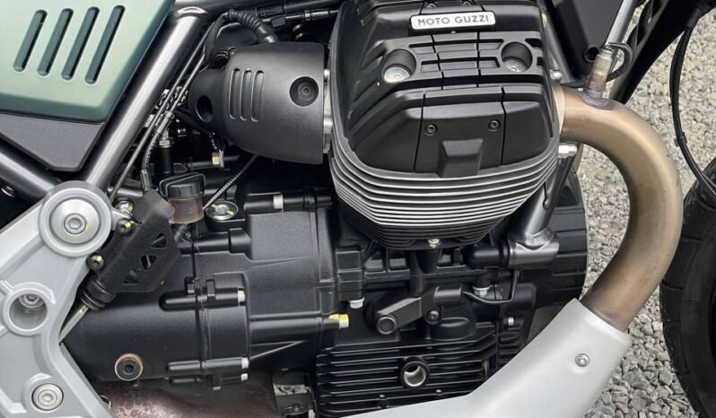 
								MOTO GUZZI V85 TT E5 full									