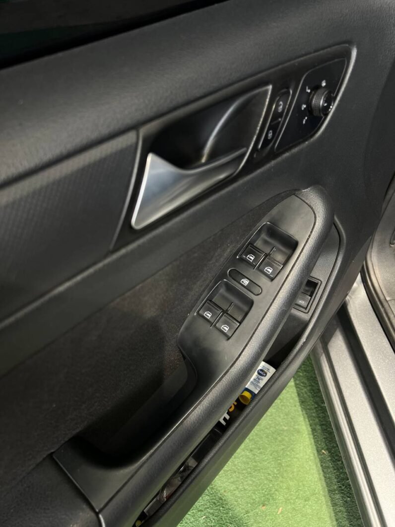 
								VOLKSWAGEN NEW JETTA COMFORTLINE AT 2.0 SD full									