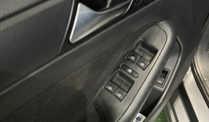 
								VOLKSWAGEN NEW JETTA COMFORTLINE AT 2.0 SD full									