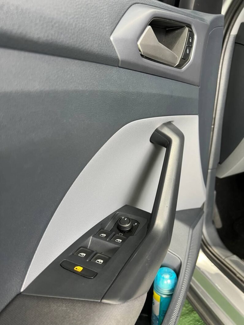 
								VOLKSWAGEN  T-CROSS TRENDLINE 1.0 AT full									