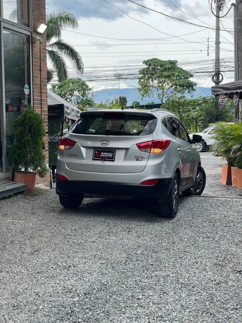 
								HYUNDAI TUCSON IX35 GL MT 2.0L 4×2 full									