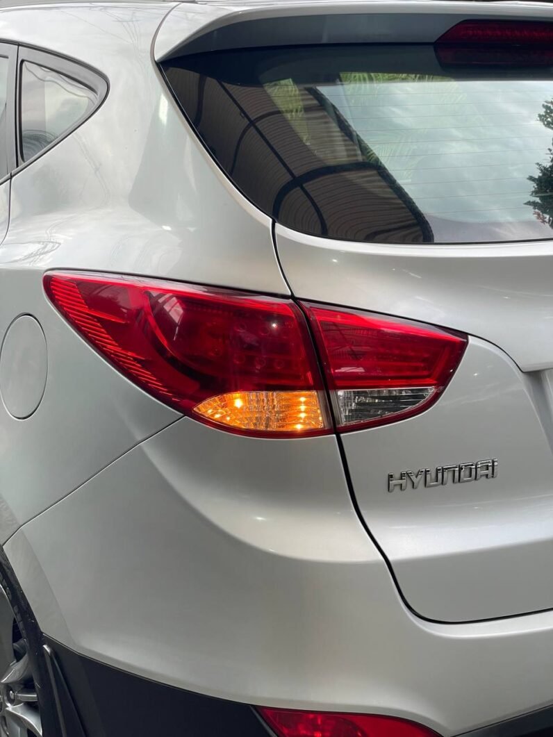 
								HYUNDAI TUCSON IX35 GL MT 2.0L 4×2 full									