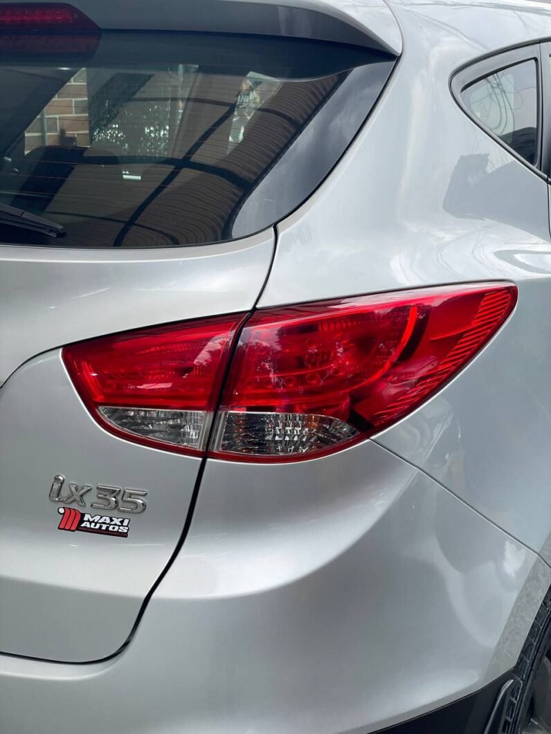 
								HYUNDAI TUCSON IX35 GL MT 2.0L 4×2 full									