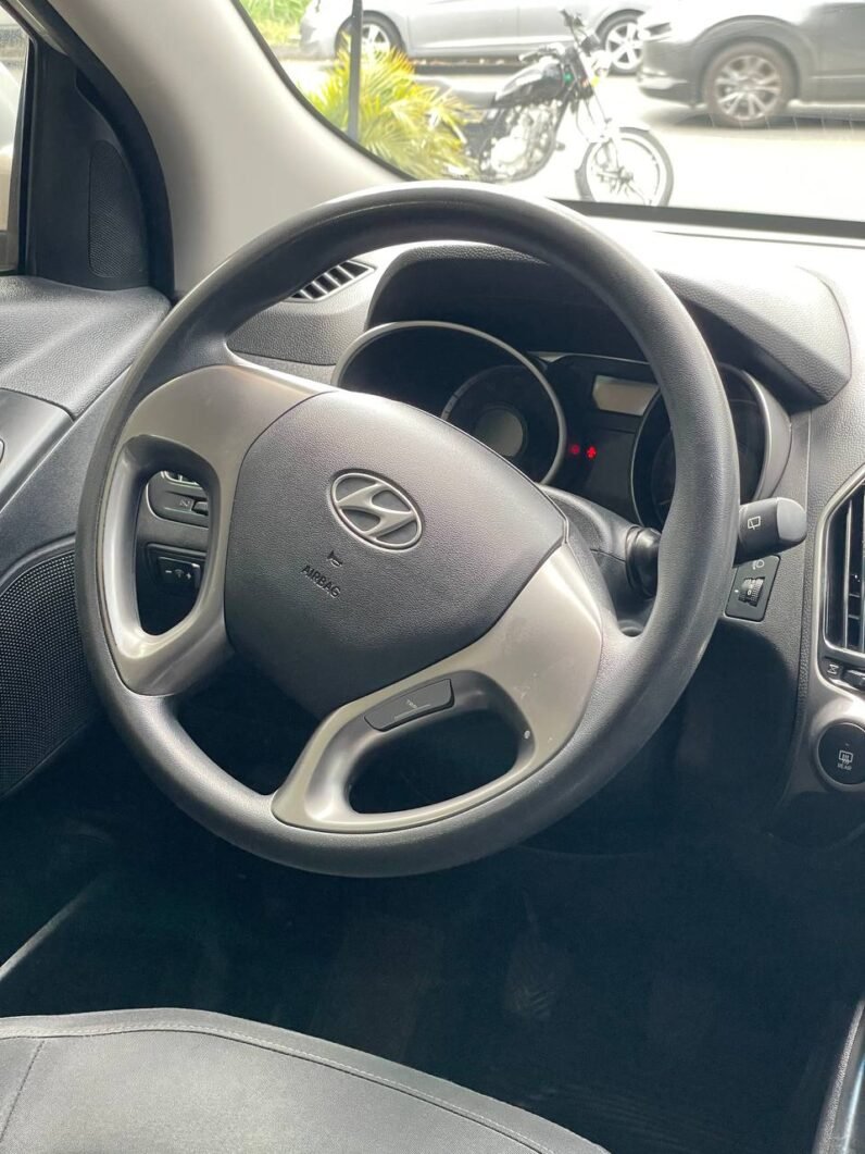 
								HYUNDAI TUCSON IX35 GL MT 2.0L 4×2 full									