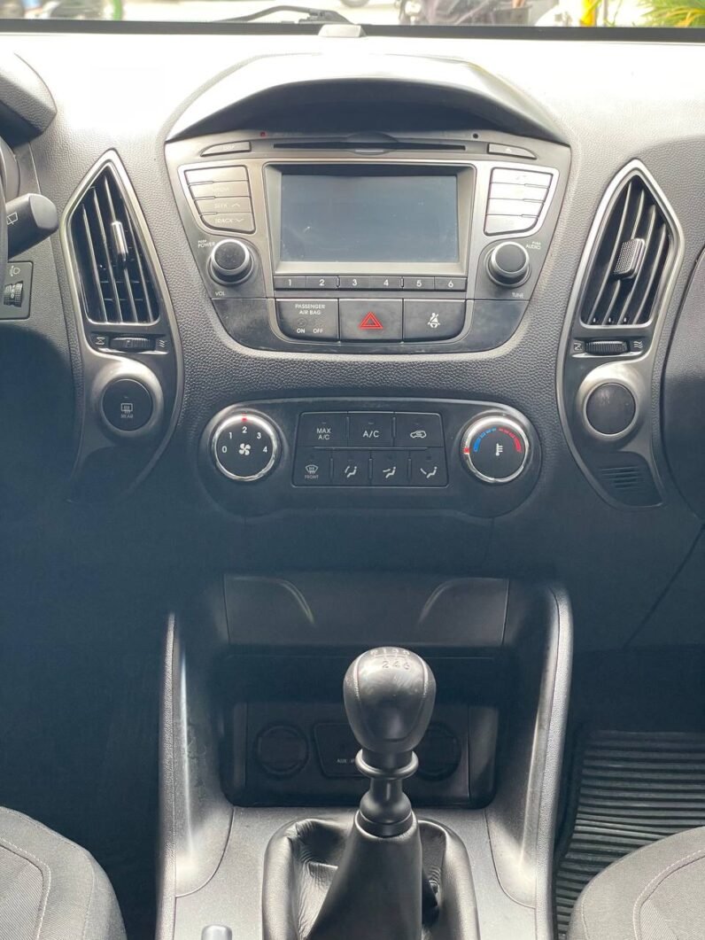 
								HYUNDAI TUCSON IX35 GL MT 2.0L 4×2 full									