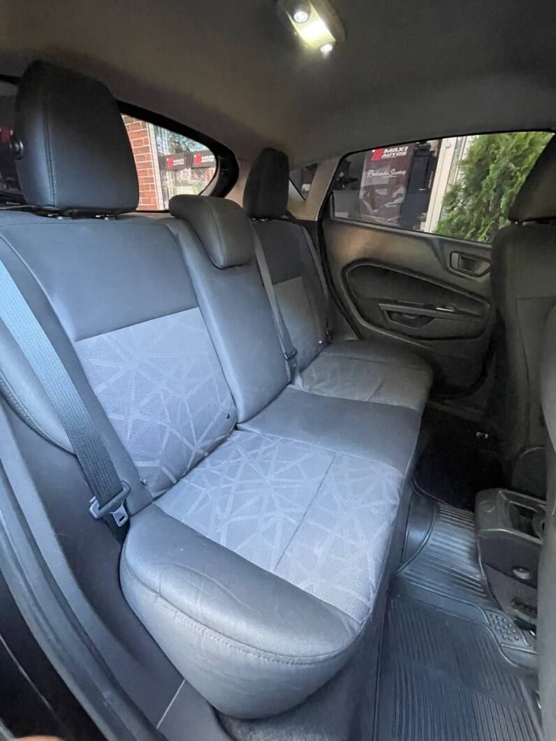 
								FORD FIESTA SE MT HB full									