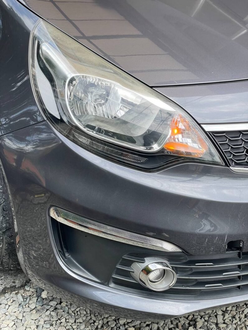 
								KIA RIO UB EX SD 1.4 AT full									