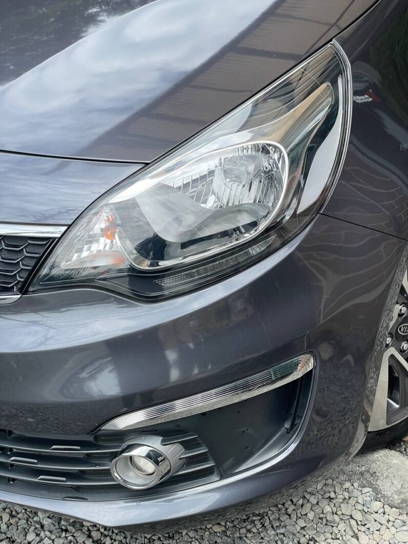 
								KIA RIO UB EX SD 1.4 AT full									