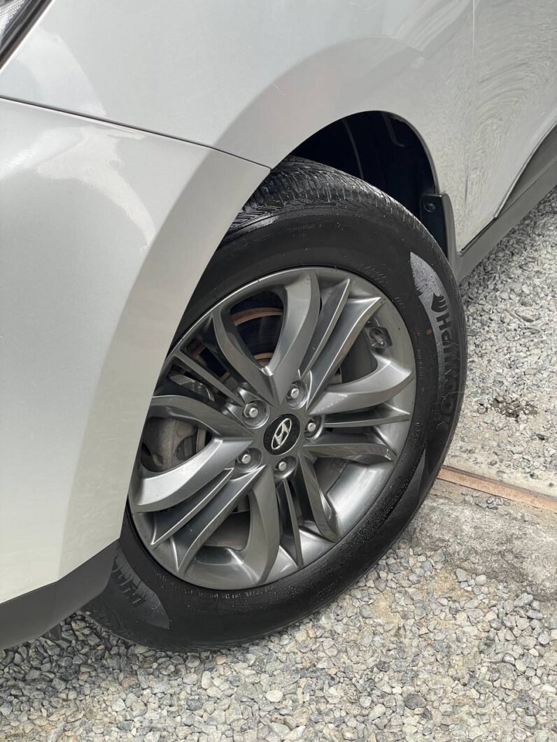 
								HYUNDAI TUCSON IX35 GL MT 2.0L 4×2 full									