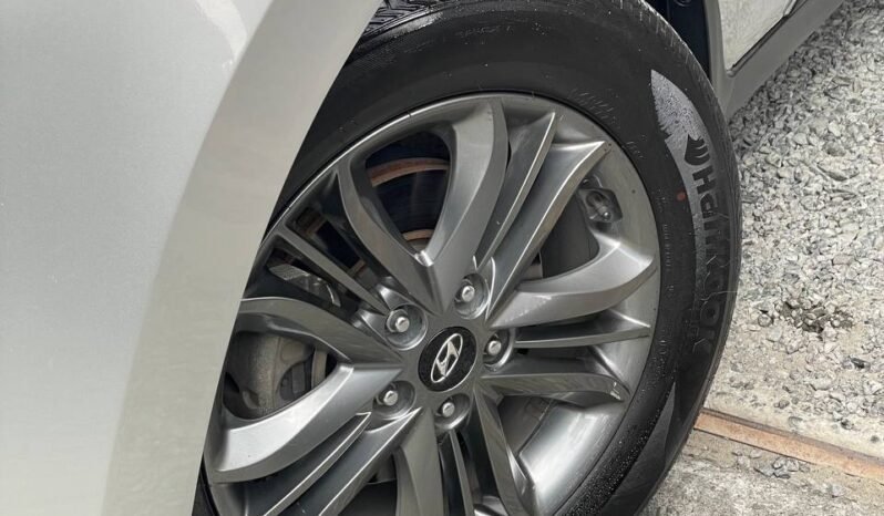 
								HYUNDAI TUCSON IX35 GL MT 2.0L 4×2 full									