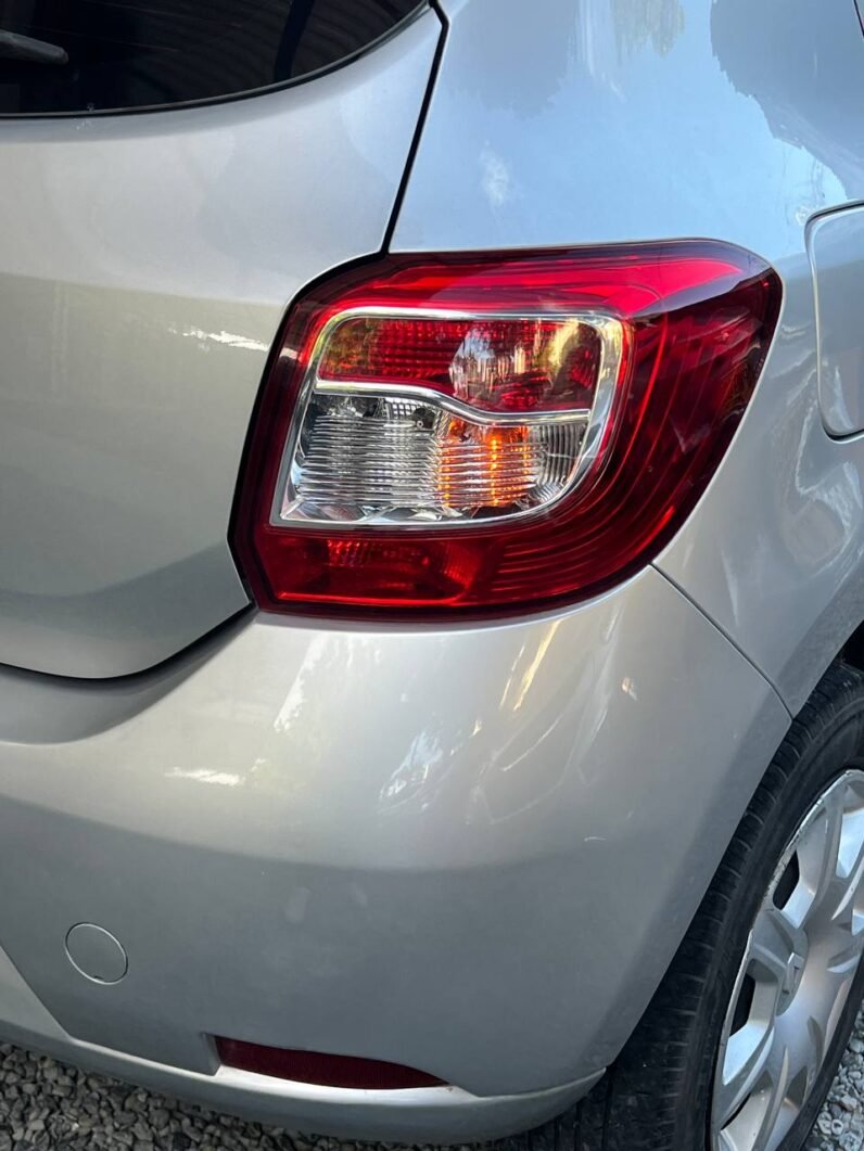 
								RENAULT SANDERO LIFE MT 1.6 HB full									