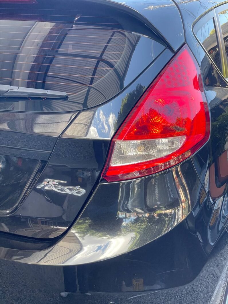 
								FORD FIESTA SE MT HB full									