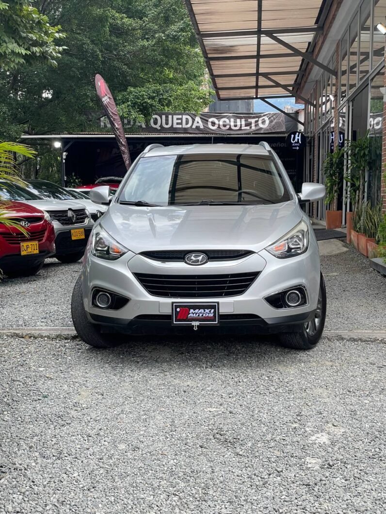 
								HYUNDAI TUCSON IX35 GL MT 2.0L 4×2 full									