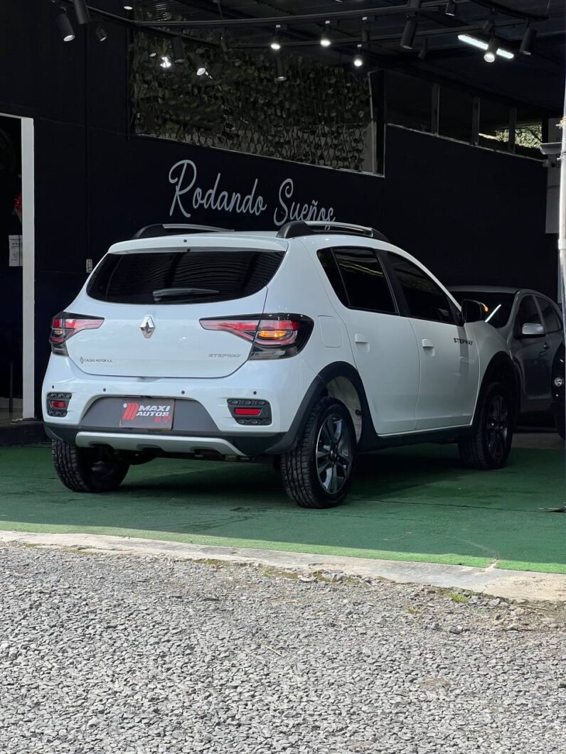 
								RENAULT STEPWAY INTENS AT full									