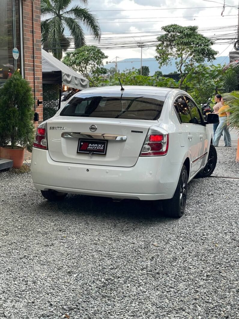 
								NISSAN SENTRA B16 MT 2.0 SEDAN full									