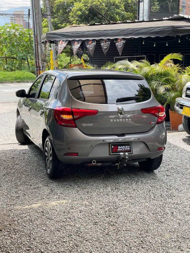 
								RENAULT SANDERO ZEN 1.6 MT full									