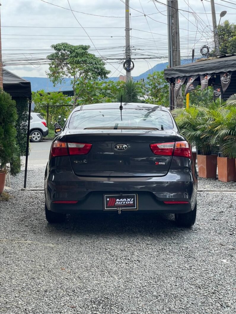 
								KIA RIO UB EX SD 1.4 AT full									