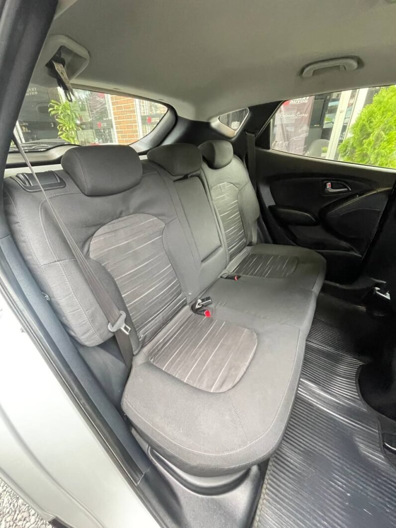 
								HYUNDAI TUCSON IX35 GL MT 2.0L 4×2 full									