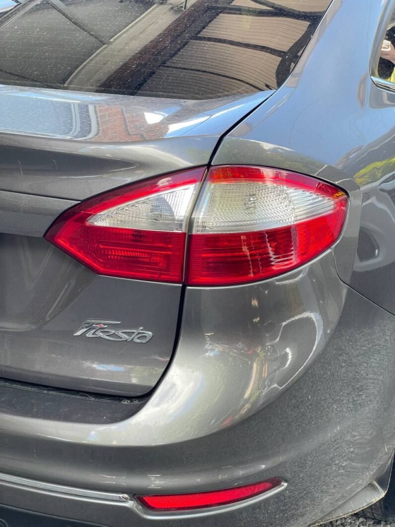 
								FORD FIESTA TITANIUM AT 1.6 full									