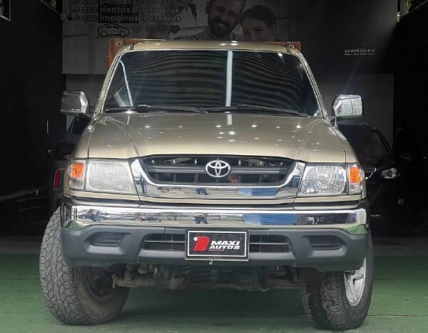 
								TOYOTA  HILUX 2.4 MT 4X4 GASOLINA full									