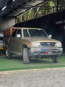 TOYOTA  HILUX 2.4 MT 4X4 GASOLINA