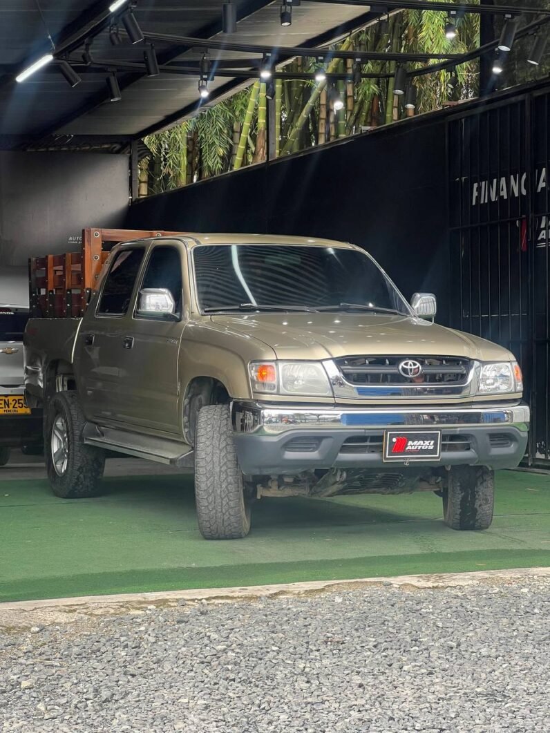
								TOYOTA  HILUX 2.4 MT 4X4 GASOLINA full									