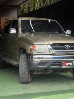 TOYOTA  HILUX 2.4 MT 4X4 GASOLINA