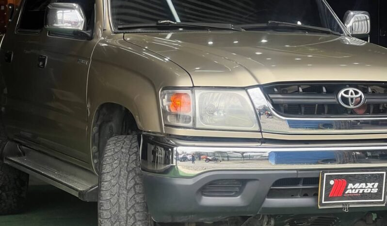 
								TOYOTA  HILUX 2.4 MT 4X4 GASOLINA full									