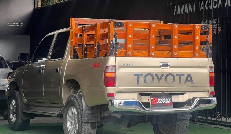 
								TOYOTA  HILUX 2.4 MT 4X4 GASOLINA full									