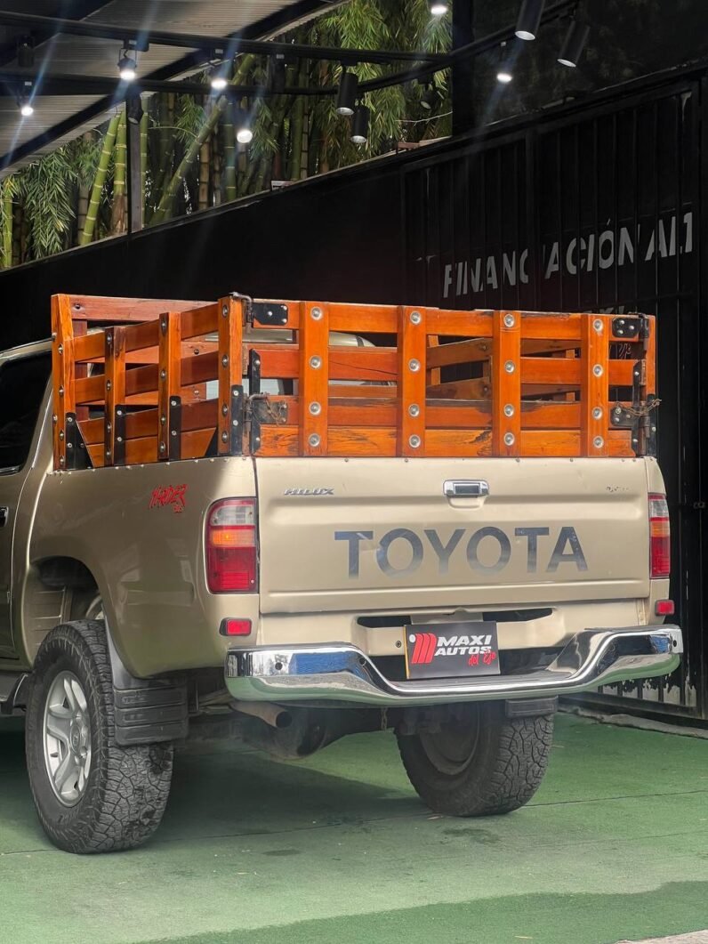 
								TOYOTA  HILUX 2.4 MT 4X4 GASOLINA full									